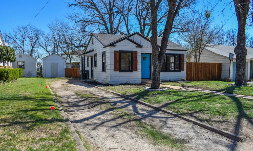 1202 Grant Brady, TX 76825