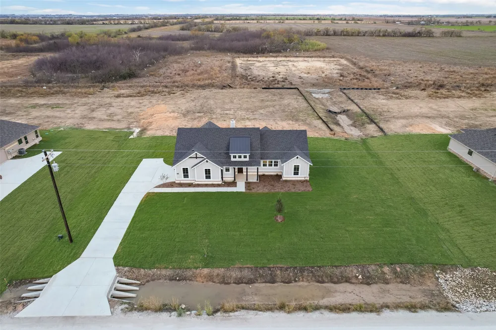 1230 County Road 200 Valley View, TX 76272