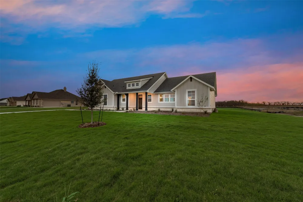 1230 County Road 200 Valley View, TX 76272