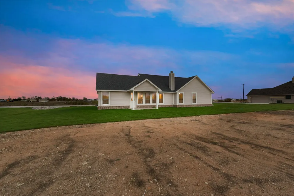 1230 County Road 200 Valley View, TX 76272