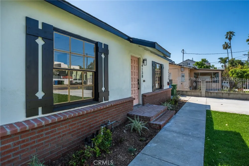 14138 Archwood Van Nuys, CA 91405
