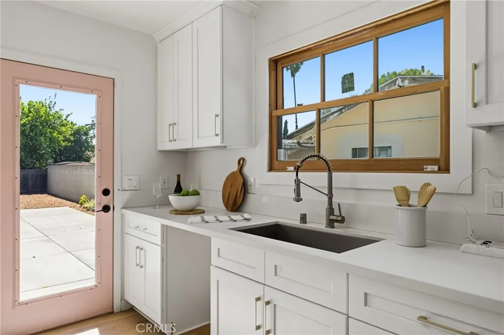 14138 Archwood Van Nuys, CA 91405