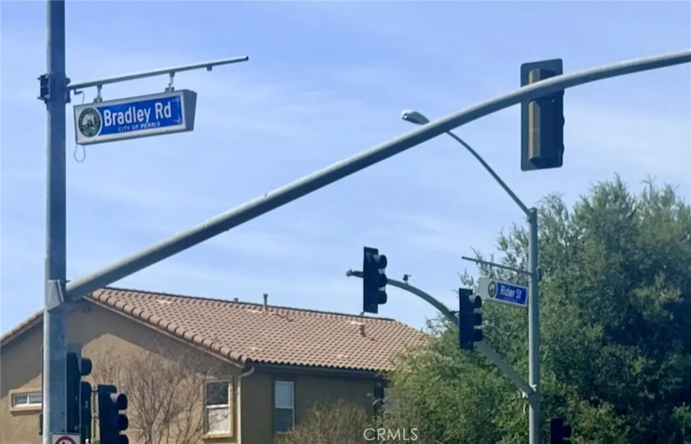1666 E Rider Perris, CA 92571