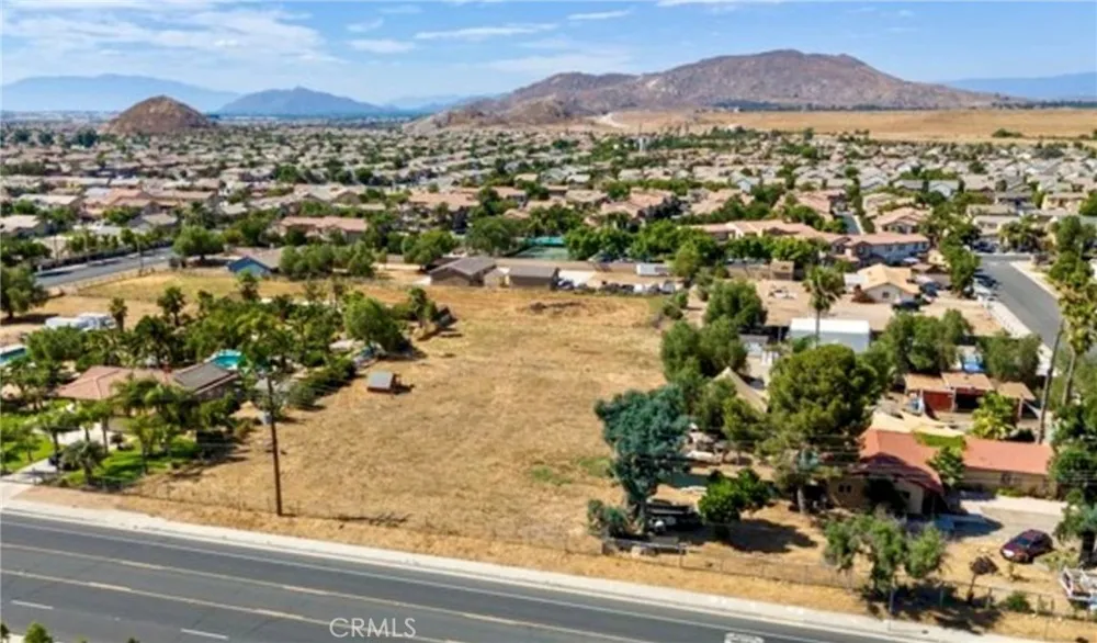 1666 E Rider Perris, CA 92571