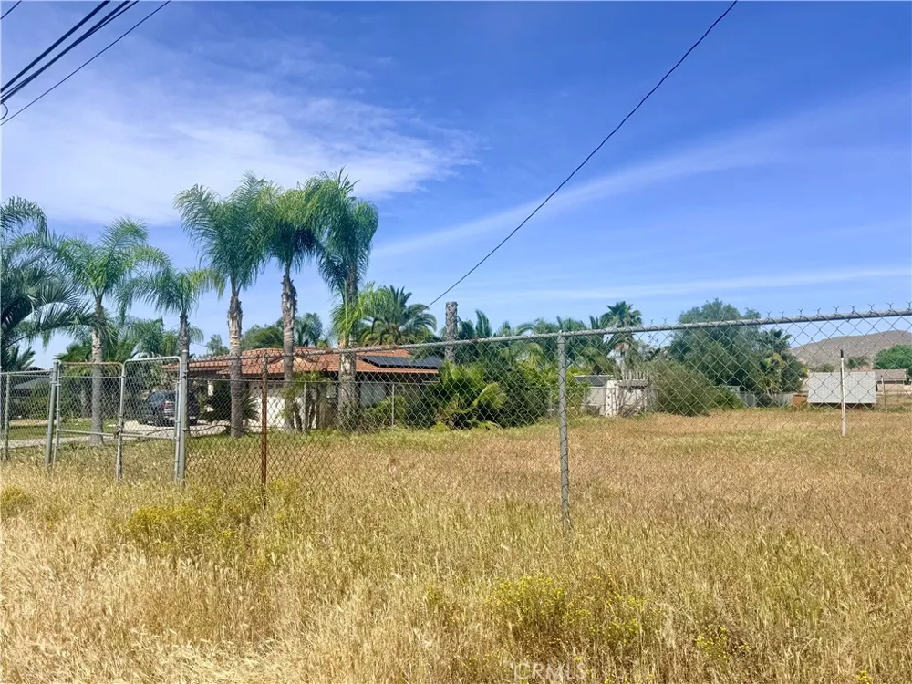 1666 E Rider Perris, CA 92571