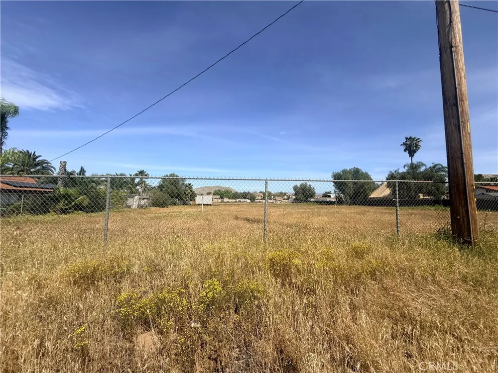 1666 E Rider Perris, CA 92571