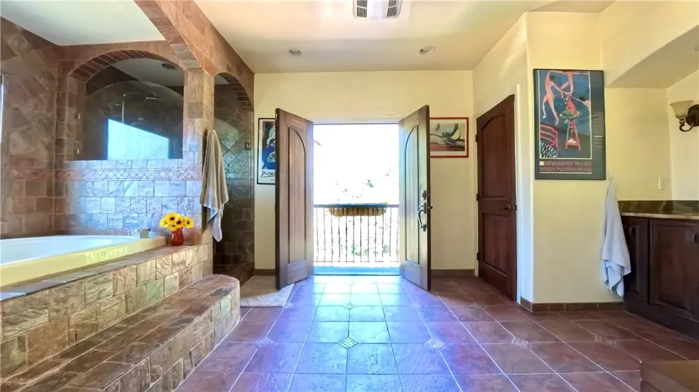 633 Sunnyhill Drive Los Angeles, CA 90065