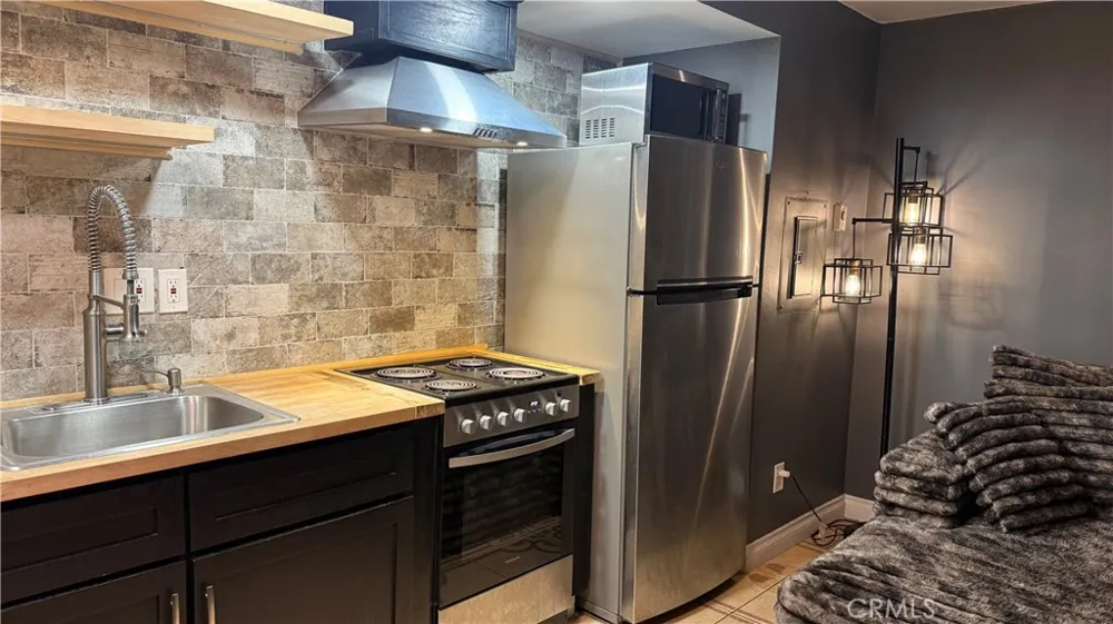 7904 Laurel Canyon #12 North Hollywood, CA 91605