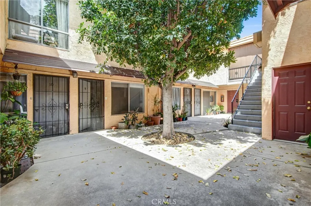7904 Laurel Canyon #12 North Hollywood, CA 91605