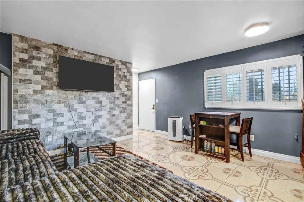 7904 Laurel Canyon #12 North Hollywood, CA 91605