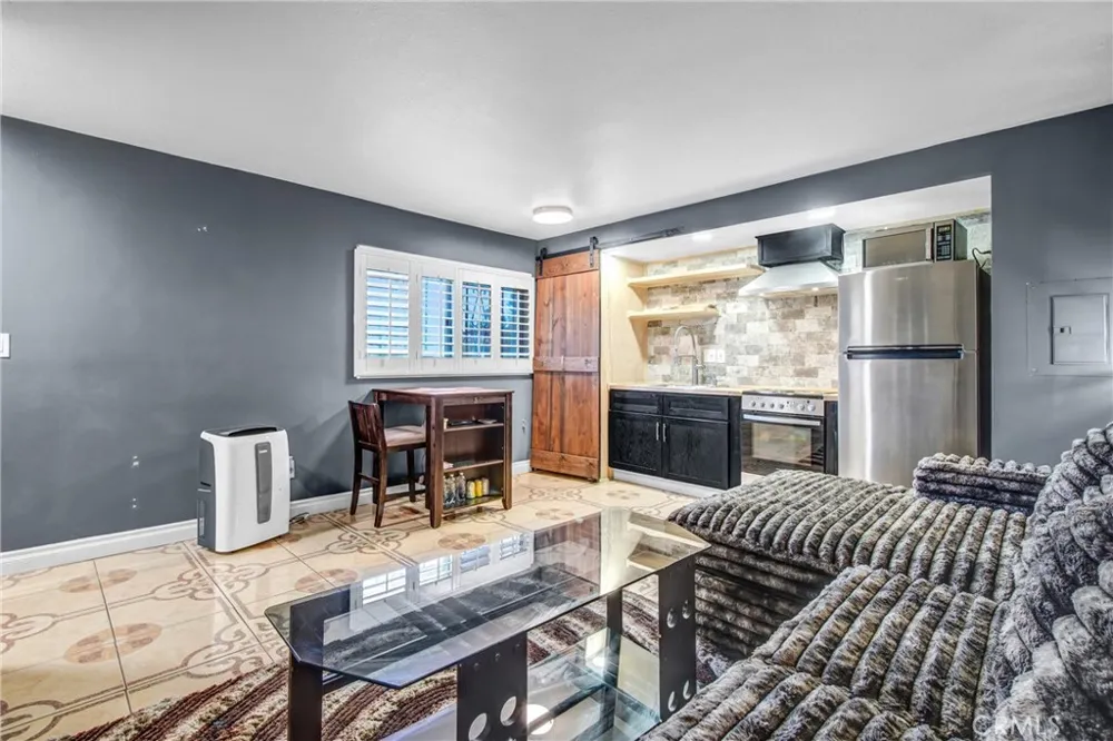 7904 Laurel Canyon #12 North Hollywood, CA 91605
