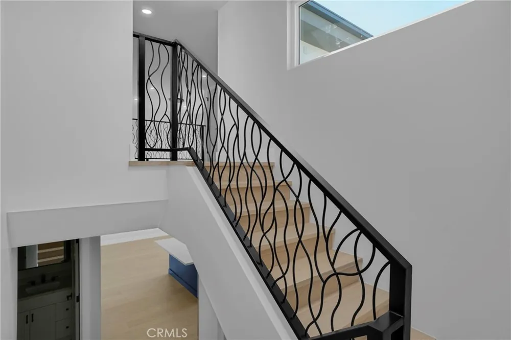 2409 Perkins Ln Redondo Beach, CA 90278