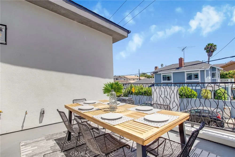 2409 Perkins Ln Redondo Beach, CA 90278