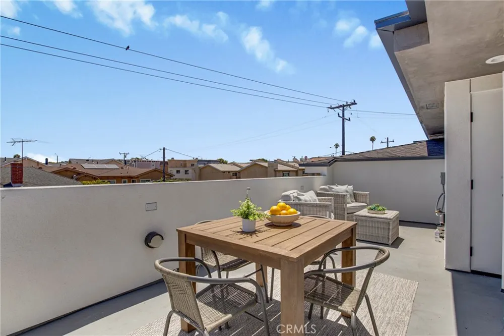 2409 Perkins Ln Redondo Beach, CA 90278