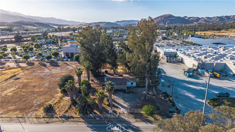 29489 3rd Lake Elsinore, CA 92532