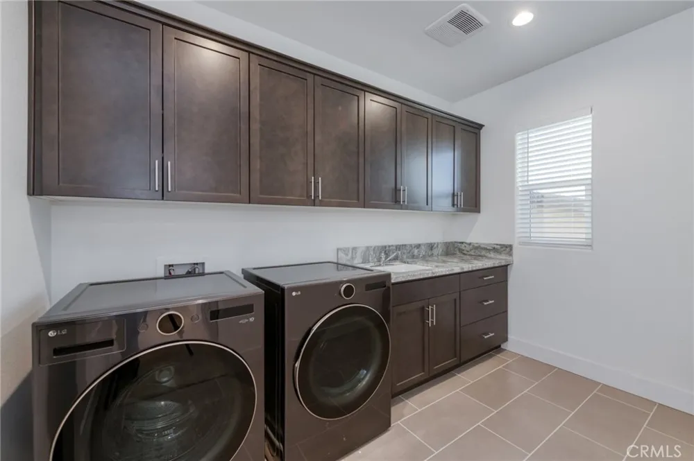 1042 Beaver Pond Madera, CA 93636