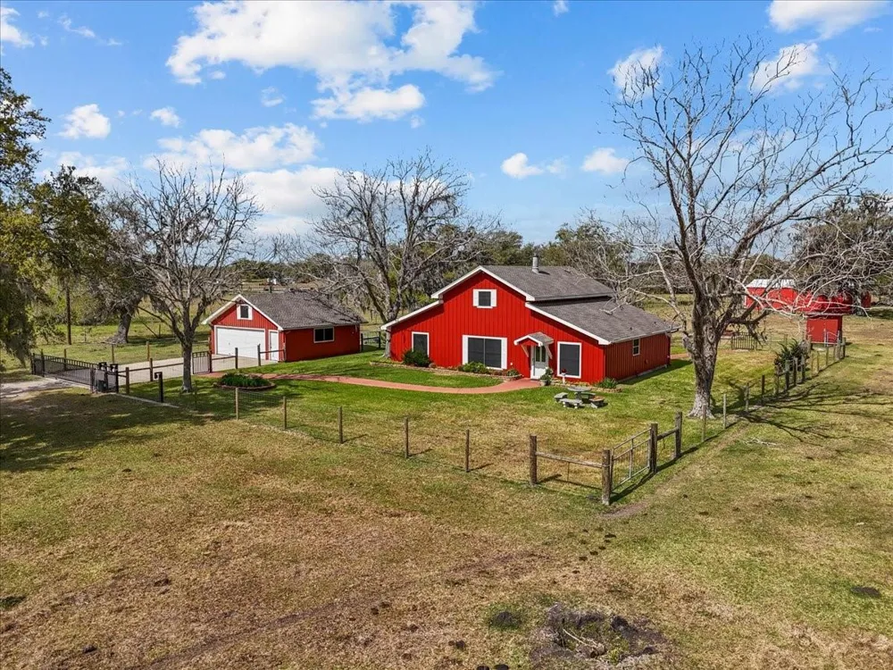 8960 County Road 505 Brazoria, TX 77422
