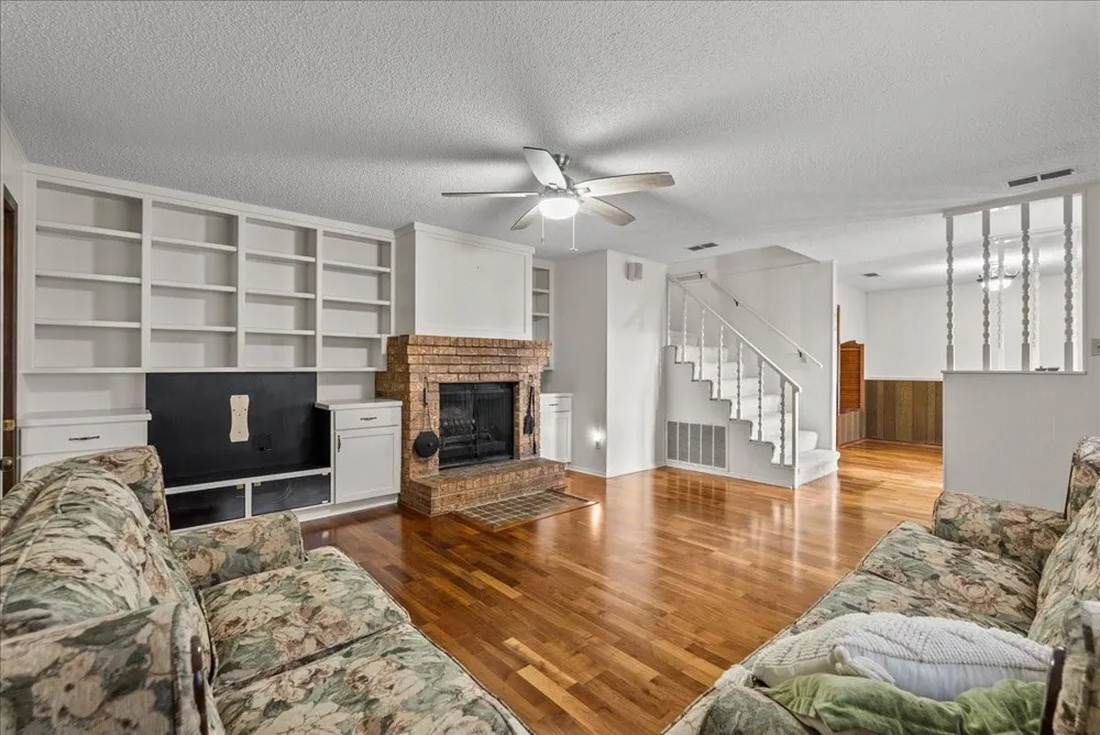 8960 County Road 505 Brazoria, TX 77422
