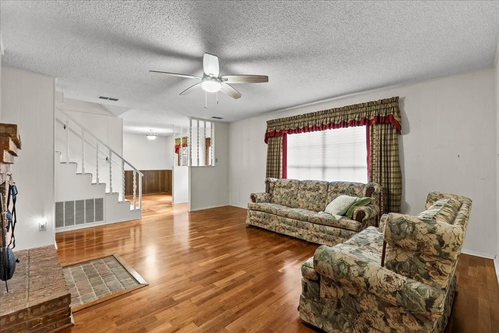 8960 County Road 505 Brazoria, TX 77422