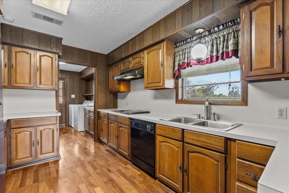 8960 County Road 505 Brazoria, TX 77422