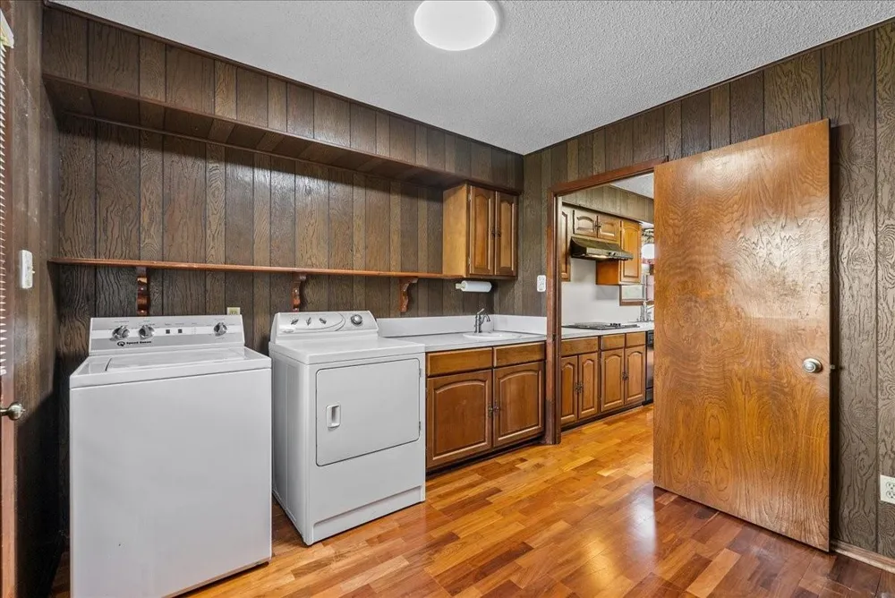8960 County Road 505 Brazoria, TX 77422