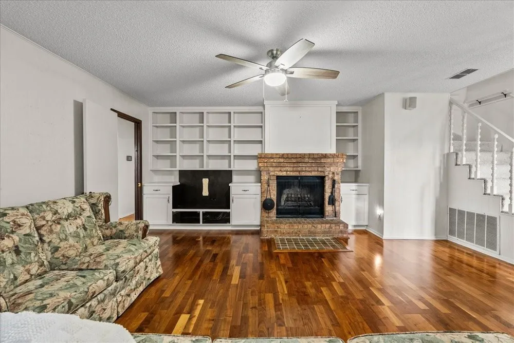 8960 County Road 505 Brazoria, TX 77422