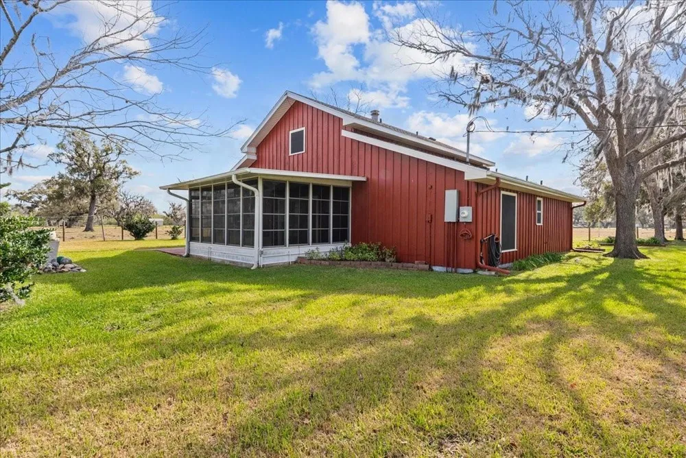 8960 County Road 505 Brazoria, TX 77422