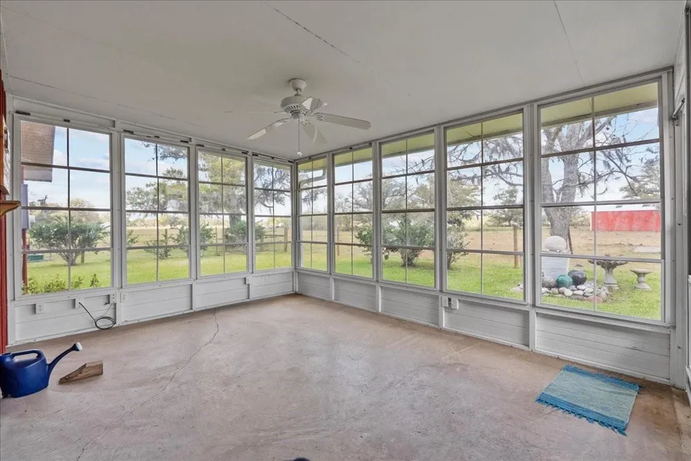 8960 County Road 505 Brazoria, TX 77422