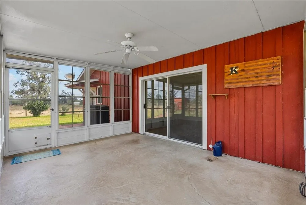 8960 County Road 505 Brazoria, TX 77422