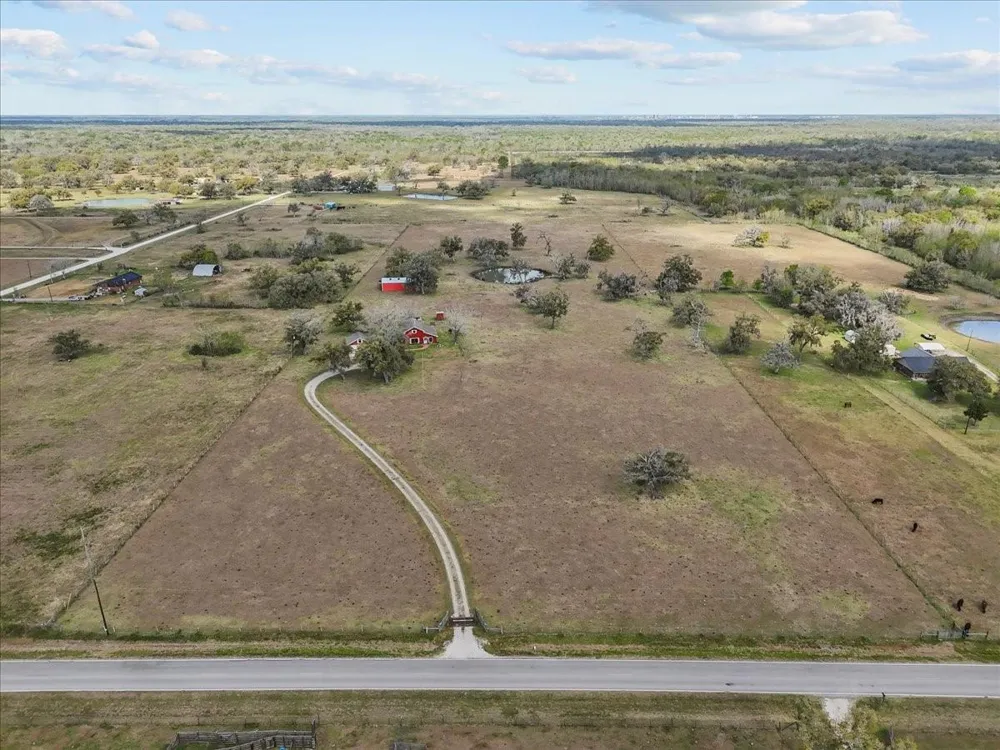 8960 County Road 505 Brazoria, TX 77422