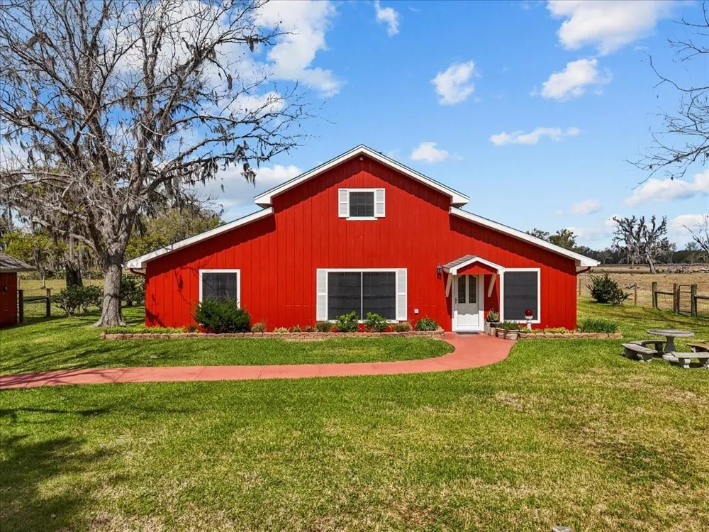 8960 County Road 505 Brazoria, TX 77422