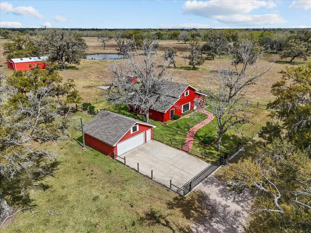 8960 County Road 505 Brazoria, TX 77422