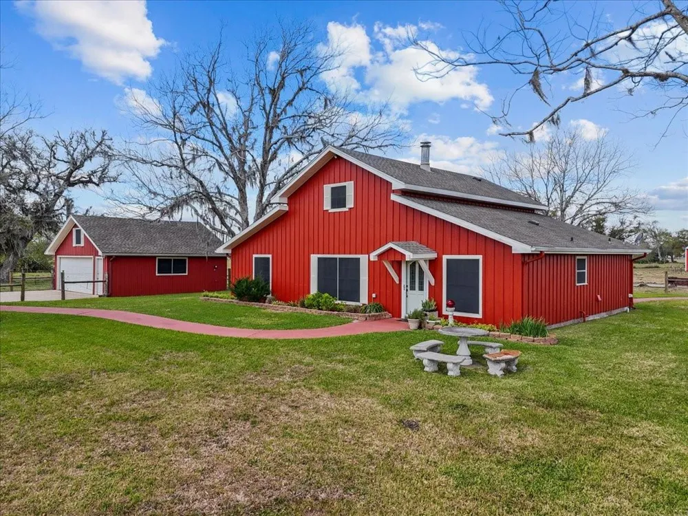 8960 County Road 505 Brazoria, TX 77422