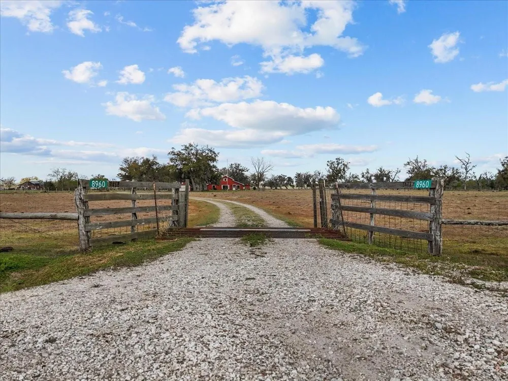 8960 County Road 505 Brazoria, TX 77422