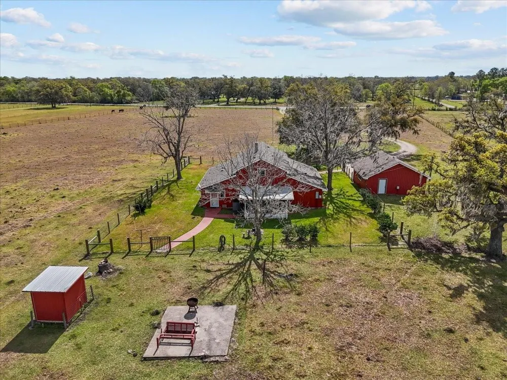 8960 County Road 505 Brazoria, TX 77422