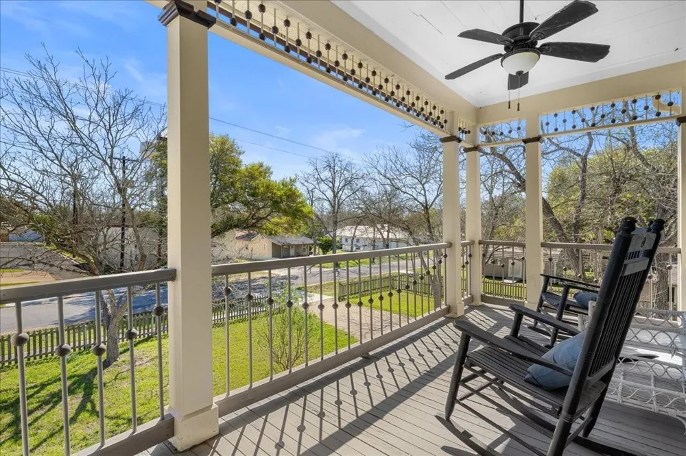 501 W Moore Moulton, TX 77975