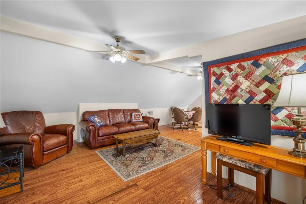 501 W Moore Moulton, TX 77975