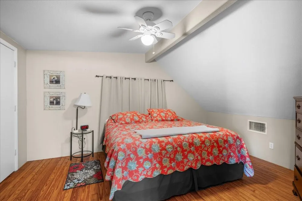 501 W Moore Moulton, TX 77975