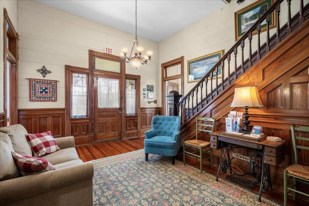 501 W Moore Moulton, TX 77975