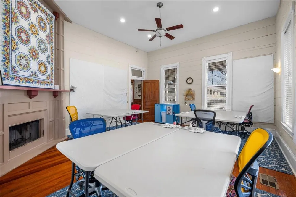 501 W Moore Moulton, TX 77975