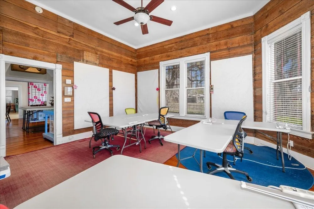 501 W Moore Moulton, TX 77975