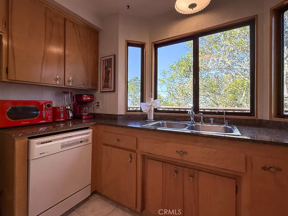 1570 Richard Cambria, CA 93428