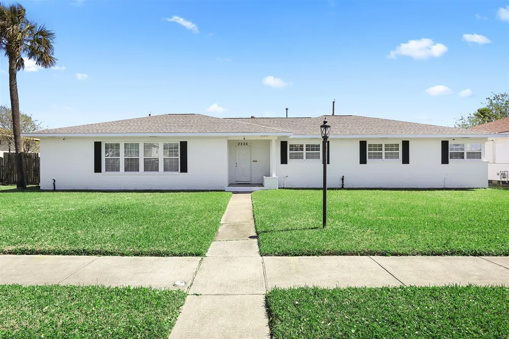 2206 Wimcrest Street Galveston, TX 77551