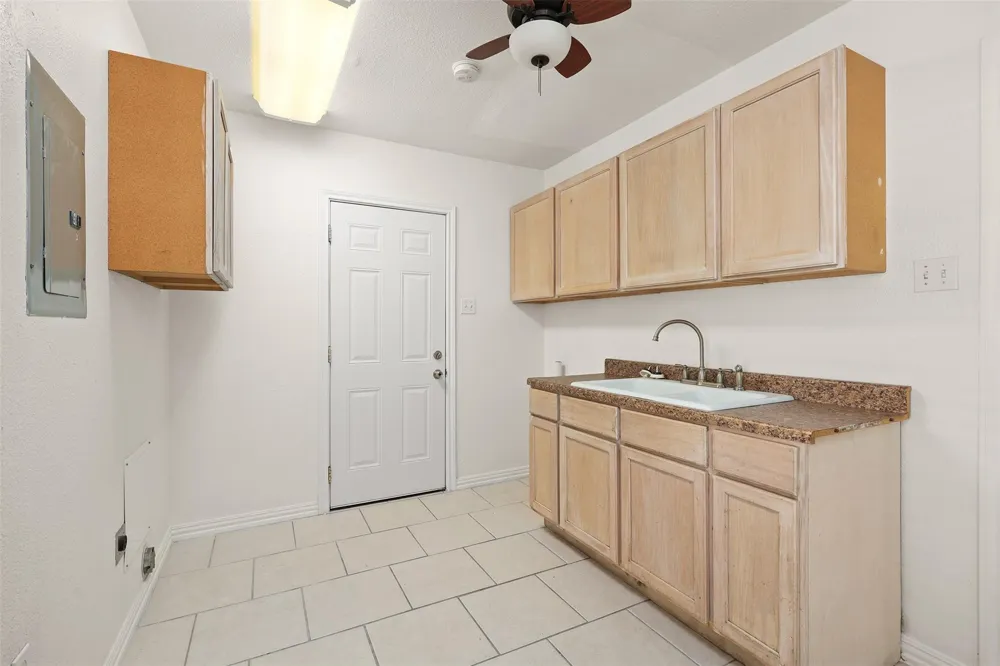 2206 Wimcrest Street Galveston, TX 77551