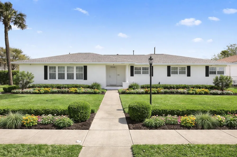 2206 Wimcrest Street Galveston, TX 77551