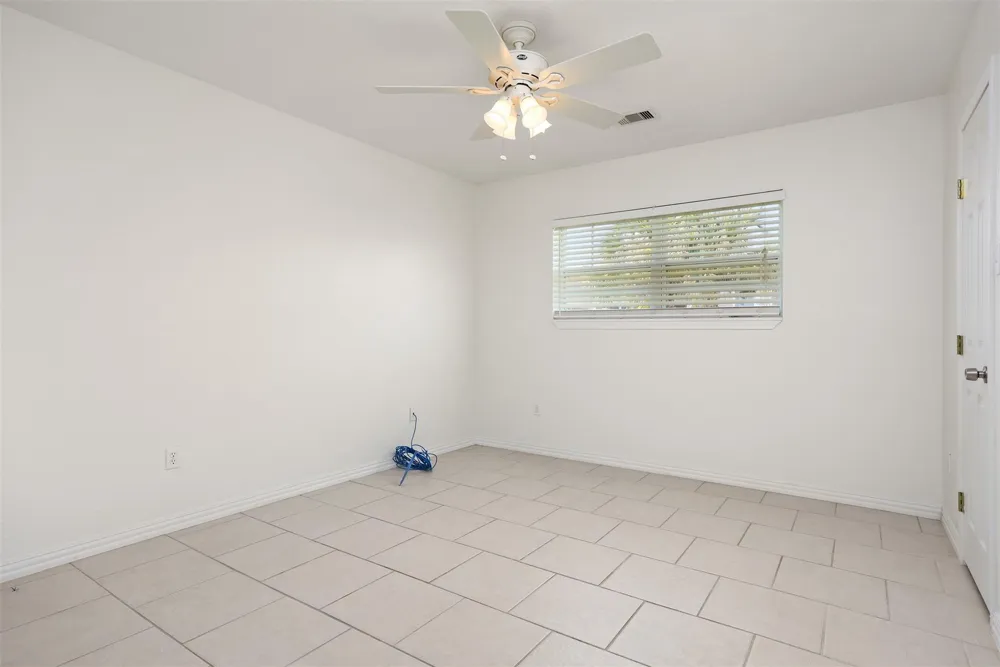 2206 Wimcrest Street Galveston, TX 77551