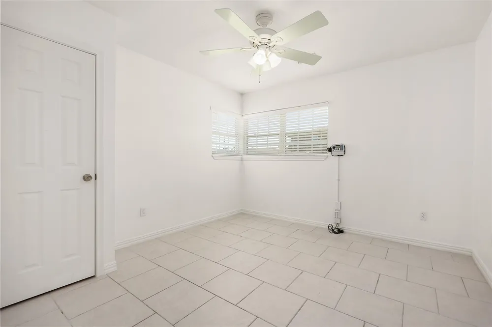 2206 Wimcrest Street Galveston, TX 77551