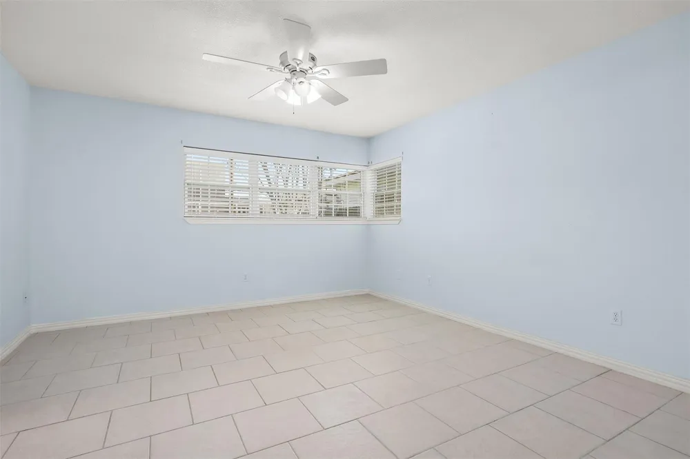 2206 Wimcrest Street Galveston, TX 77551