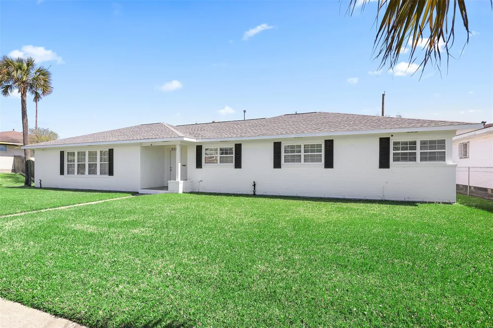 2206 Wimcrest Street Galveston, TX 77551
