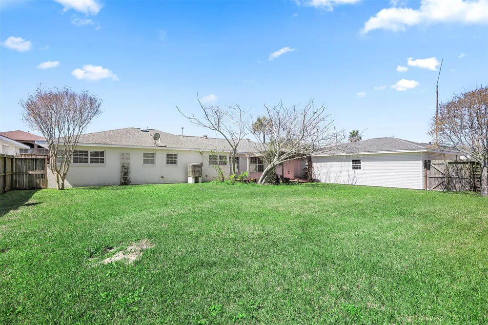 2206 Wimcrest Street Galveston, TX 77551